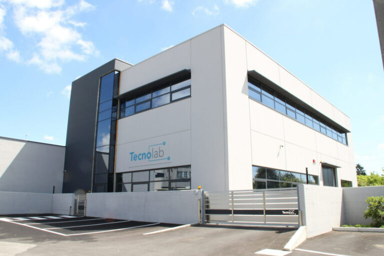 A BRAND NEW TECNOLAB